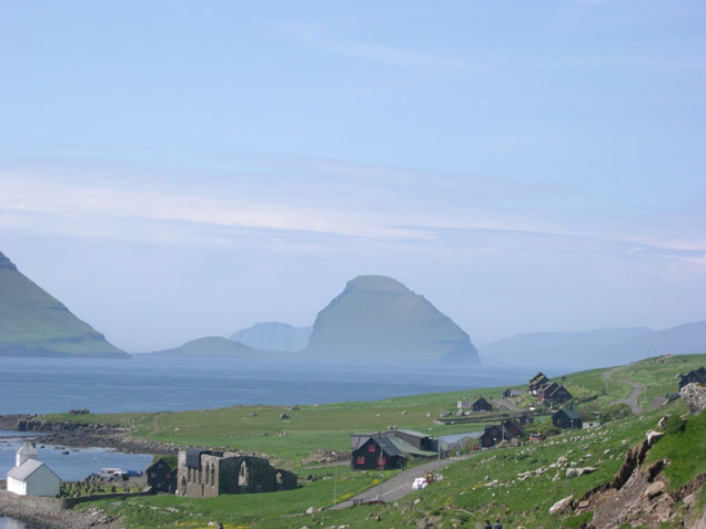 KIRKJUBOUR
