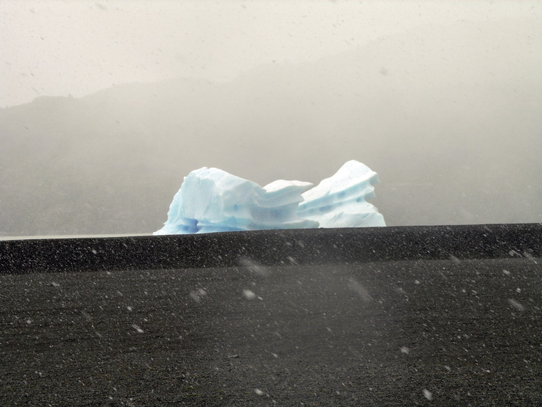 Iceberg sobre el lago Grey