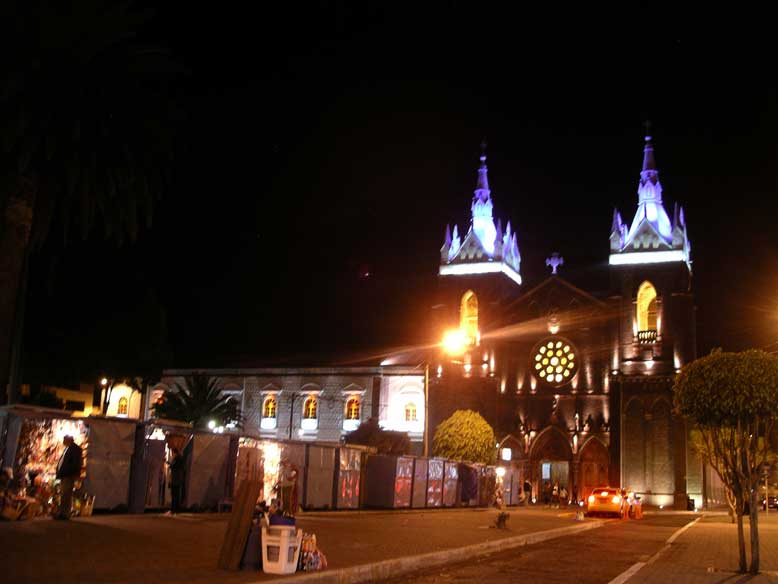 catedral de baños, bien merece una visita. un poco tuning por la noche