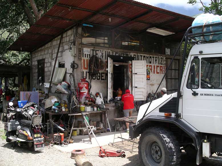 echando la típica soldadura