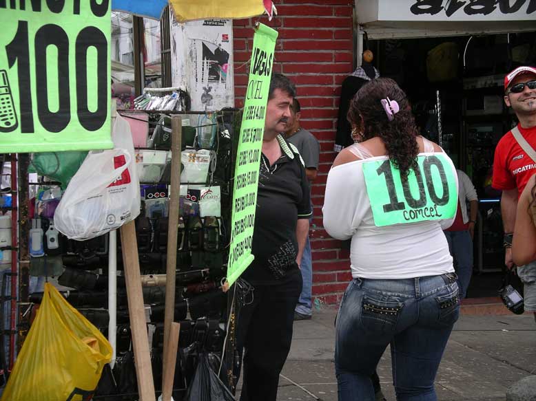 asi se anuncian las teleoperadoras..vaya trasero!!!...y vidal...encantao.!!!