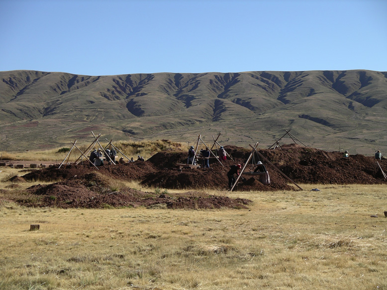 cribando cada kilo de tierra que se remueve en el yacimiento