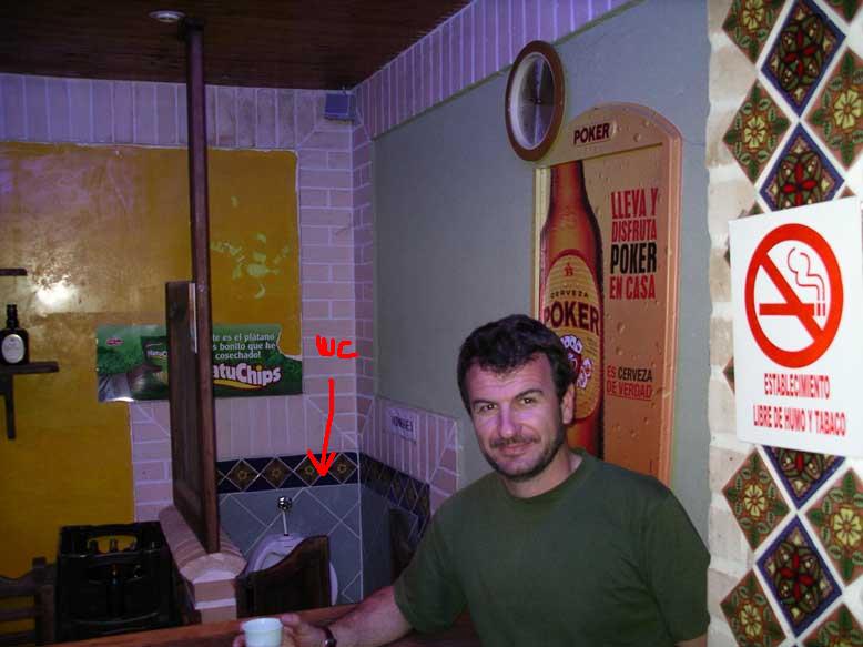 detalle del aseo detras de la barra del bar...y yo que creí que lo había visto todo