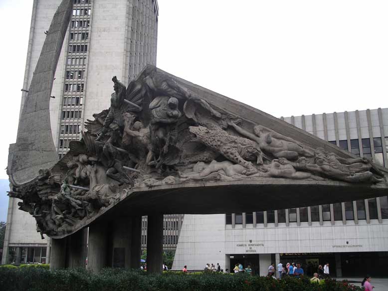 monumento a la raza