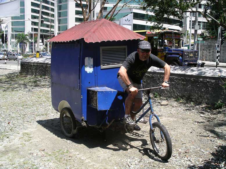 nos hemos enfadado vidal y yo, y ha decidido comprar un camper para proseguir viaje solo