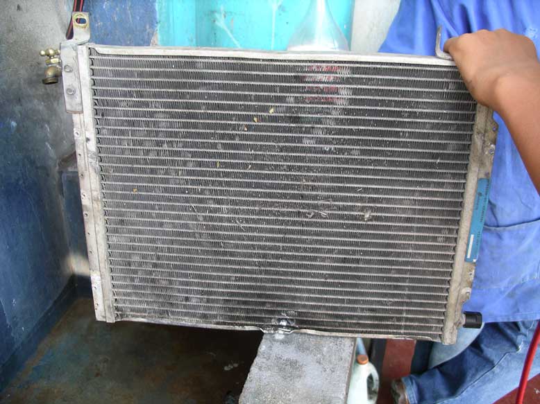 la soldadura del radiador del aire acondicionado