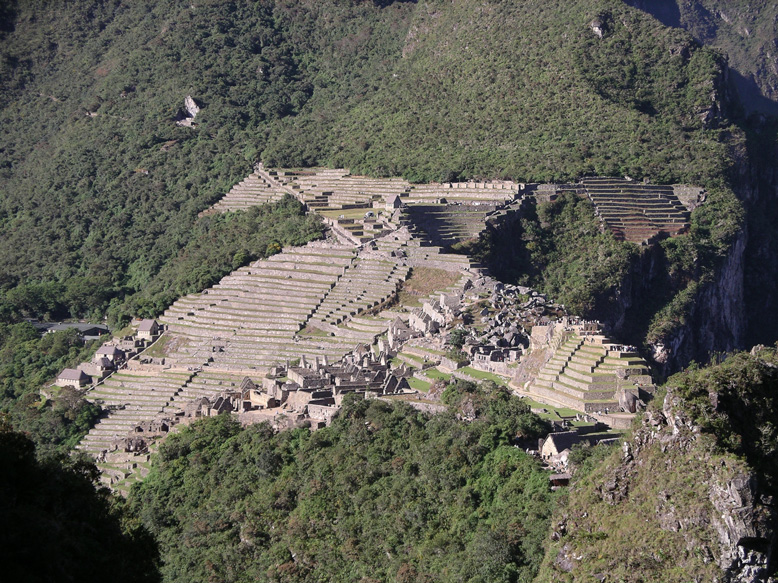vista de la ciudad sagrada, desde el Waina. Se puede apreciar su forma de condor