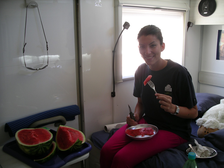 la niña y su famosa dieta de la sandia