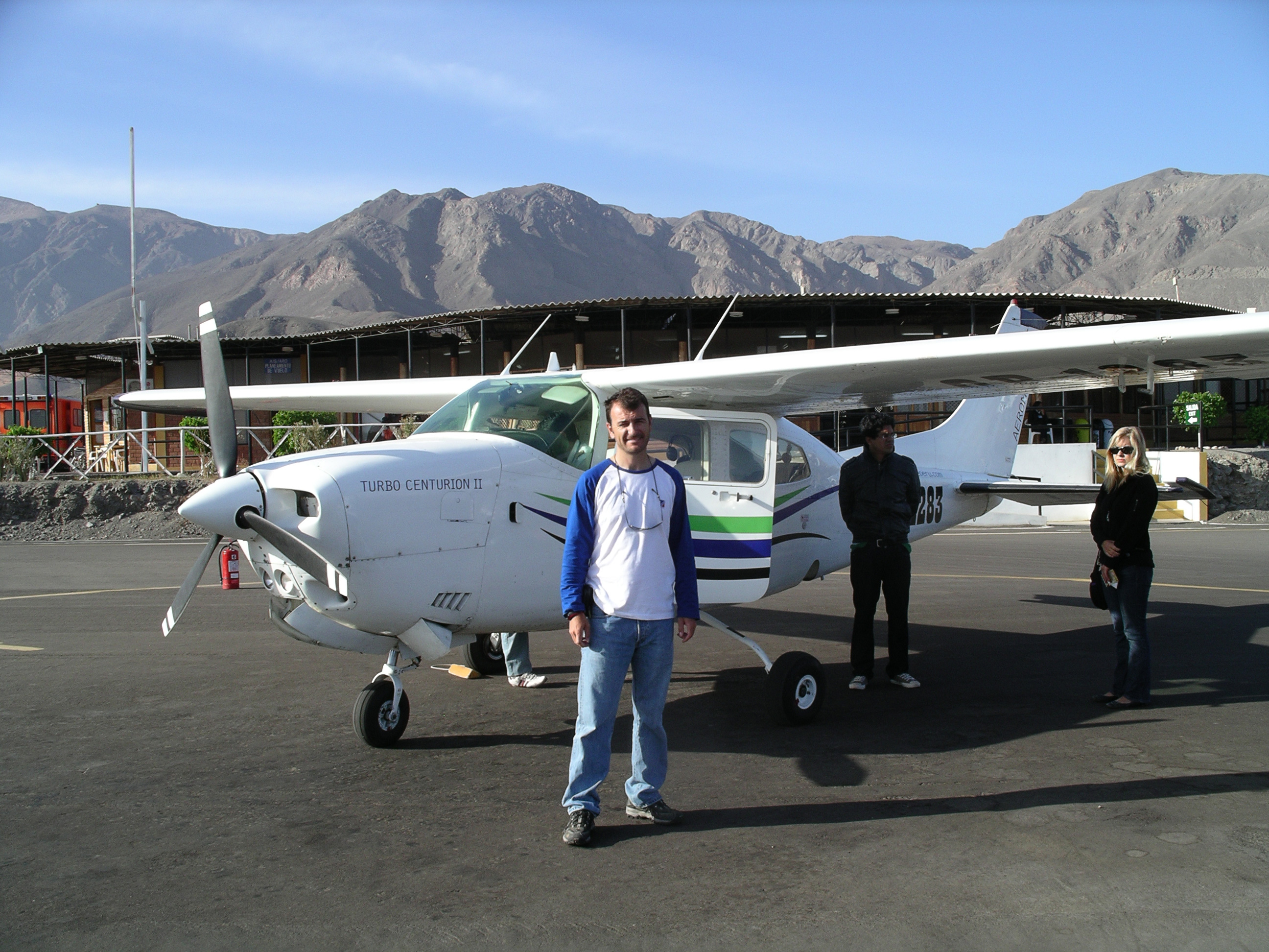 mira que me gusta poco esto de subir a un avión con un solo motor..., mira que ahora llevamos uno con cuatro y cuando se nos para uno nos acojonamos!!! 